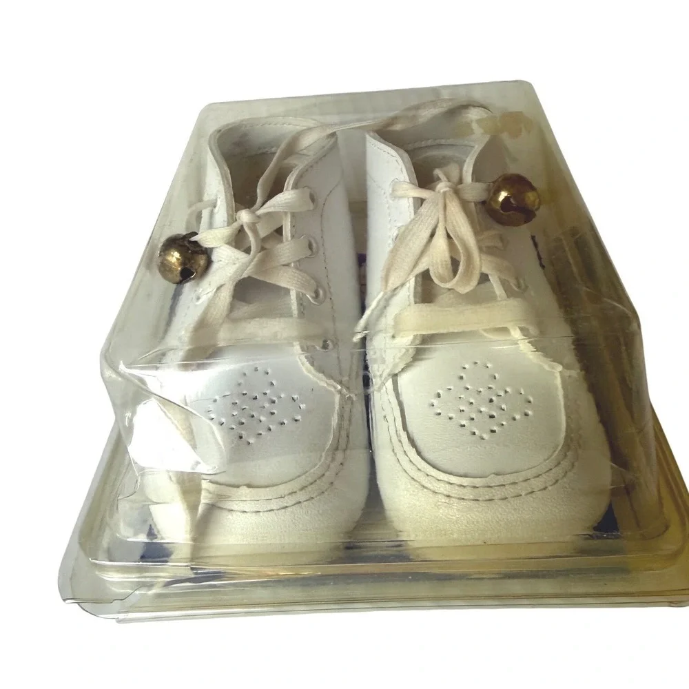 No Bear Feet Vintage White Baby Walking Shoes Size 3 High Top Lace Up Gold Bells